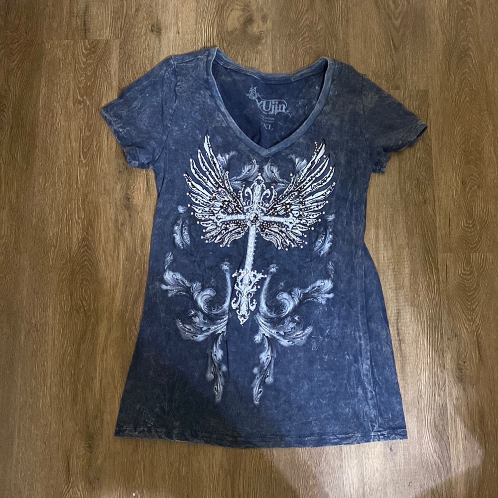 Yujin studded cross fitted tee. 1xl